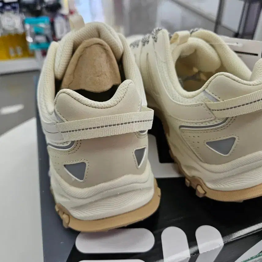 [BUNJANG] Fila Trail Running Shoes Ivory Sneakers / 휠라 트레일화 아이보리 운동화