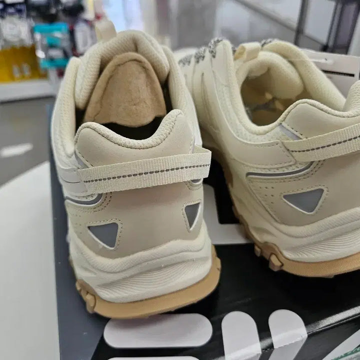 [BUNJANG] Fila Trail Running Shoes Ivory Sneakers / 휠라 트레일화 아이보리 운동화