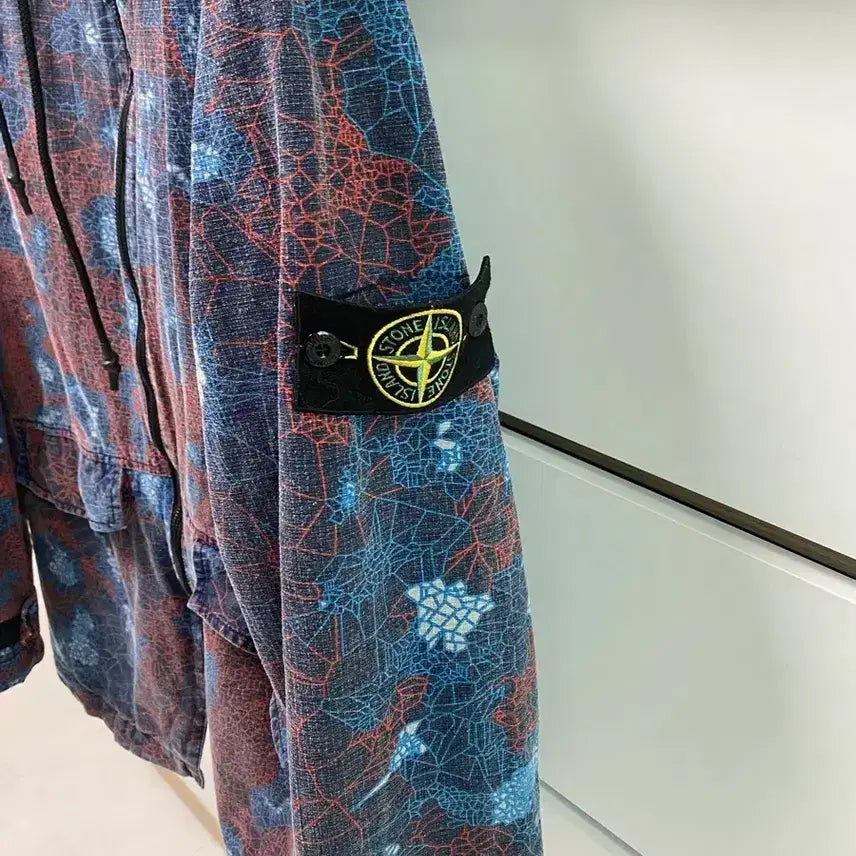 [BUNJANG] Stone Island Thermosensitive Windbreaker Hoodie / 스톤아일랜드 써모센시티브 바람막이