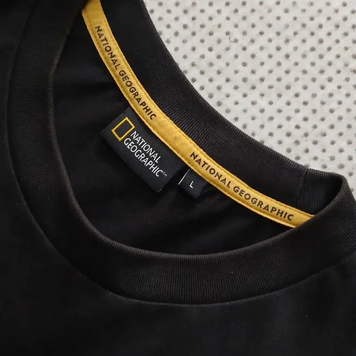[BUNJANG] National Geographic Black Short Sleeve T-Shirt / 내셔널 지오그래픽 검정 반팔 티셔츠