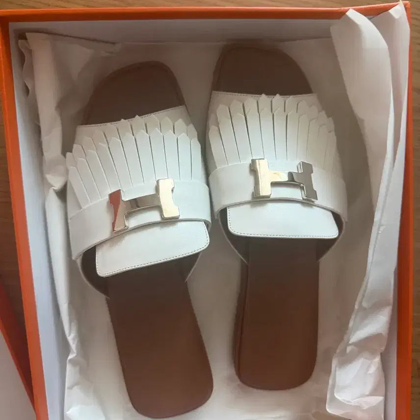 [BUNJANG] Hermes Leather Slides with Gold Buckle / 에르메스 슬리퍼