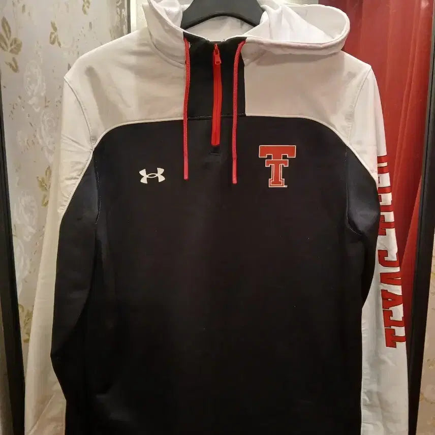 [BUNJANG] Under Armour Black/White Hooded Zip-Up Hoodie (M) / 7/54 언더아머 후드 집업 블랙/화이트 M