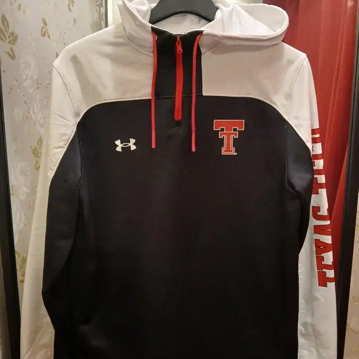 [BUNJANG] Under Armour Black/White Hooded Zip-Up Hoodie (M) / 7/54 언더아머 후드 집업 블랙/화이트 M