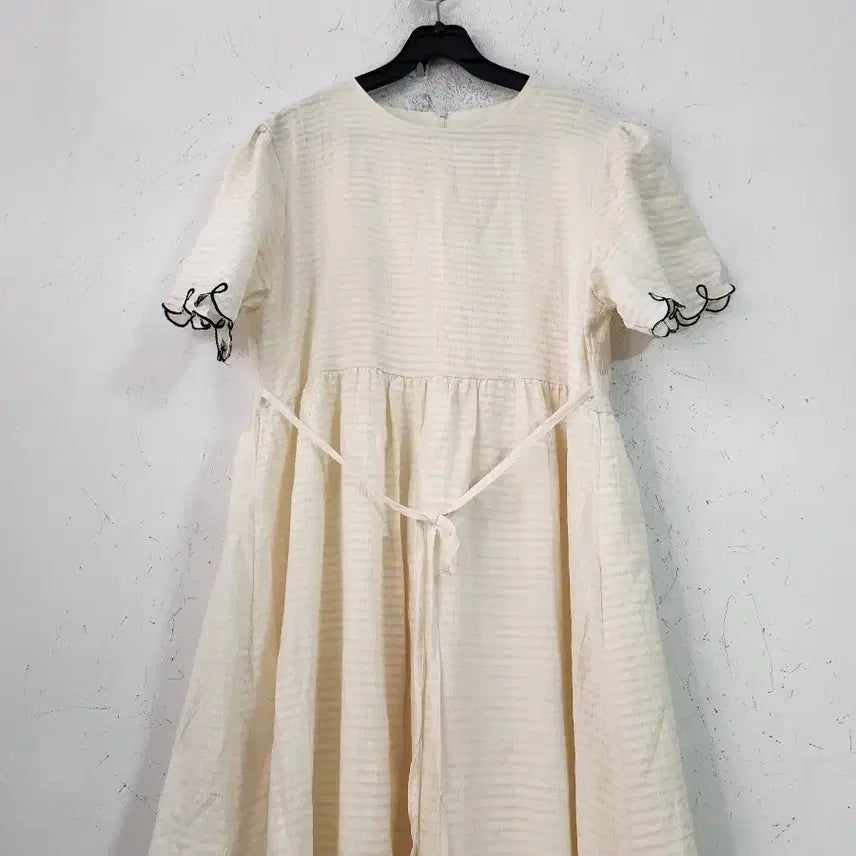 [BUNJANG] Ivory Wave Embroidery Long Dress / 아이보리 물결 자수 롱 원피스