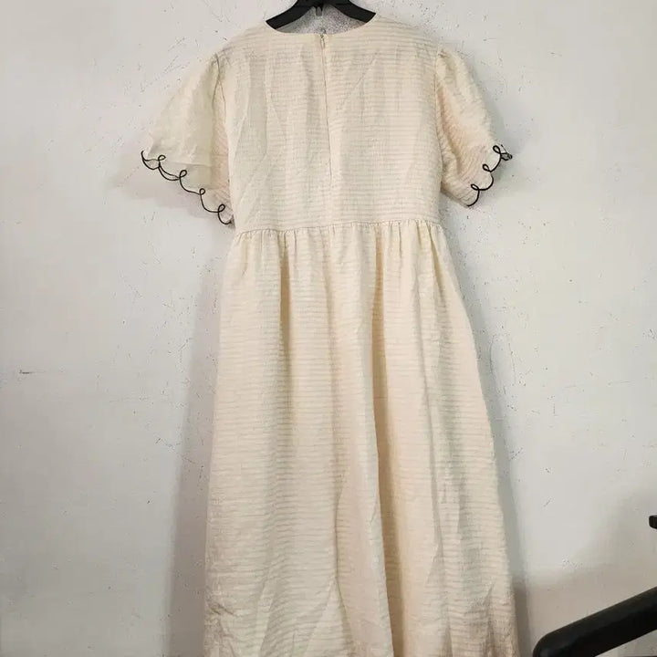[BUNJANG] Ivory Wave Embroidery Long Dress / 아이보리 물결 자수 롱 원피스