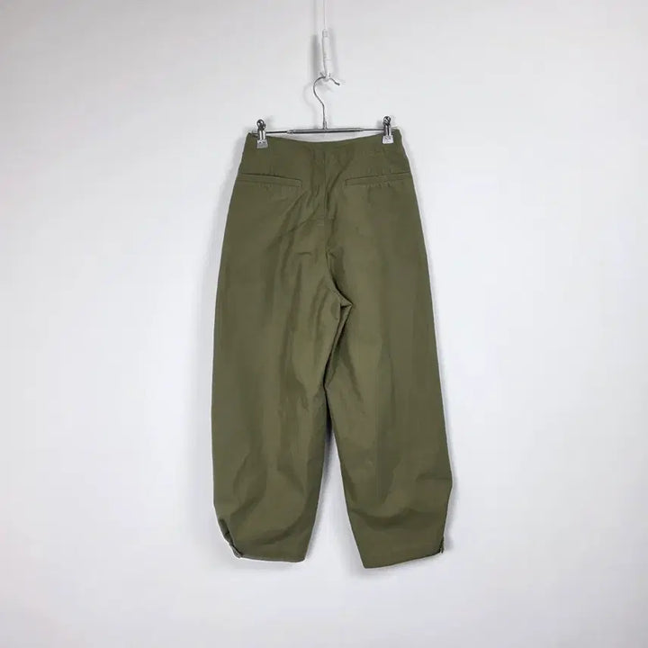 [BUNJANG] Uniform Bridge Khaki Balloon Fit Two-Tuck Pants - Women&