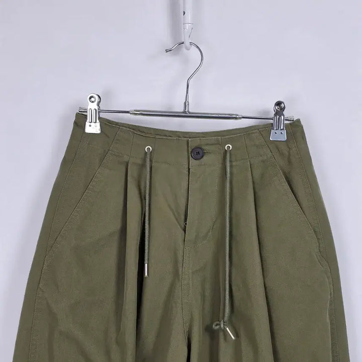 [BUNJANG] Uniform Bridge Khaki Balloon Fit Two-Tuck Pants - Women&