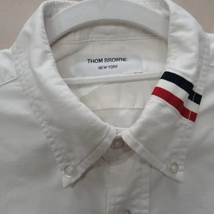 [BUNJANG] Thom Browne Tri-Stripe Tab White Shirt / 톰브라운 삼선탭 화이트 셔츠