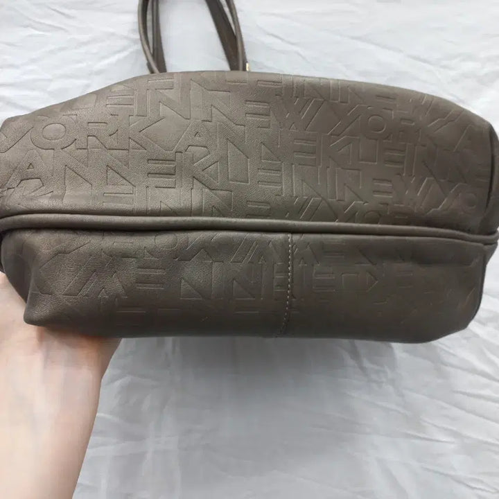 [BUNJANG] Anne Klein Gold Chain Embossed Logo Shoulder Bag / 앤클라인 금장 체인 숄더백
