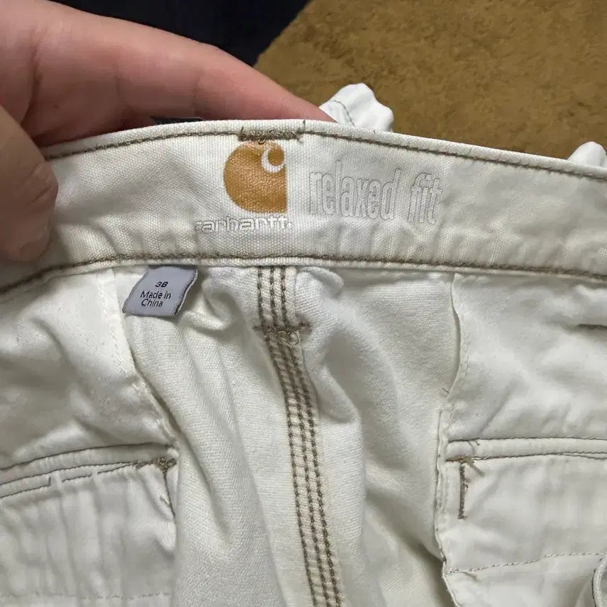 [BUNJANG] Carhartt White Relaxed Fit Shorts 38 / 칼하트 화이트 릴렉스핏 반바지 38