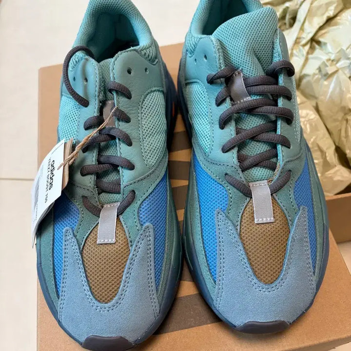 [BUNJANG] Adidas Yeezy Boost 700 Fade Azure / 아디다스이지부스트700(페이드아주르