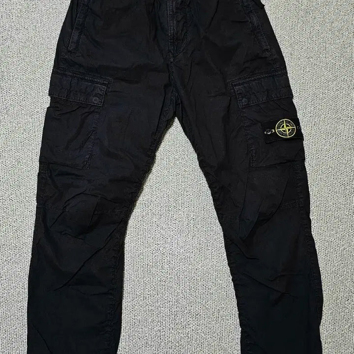 [BUNJANG] Stone Island Badge Pocket Jogger Pants Black / [30 사이즈] 스톤아일랜드 와펜 포켓 조거팬츠 블랙
