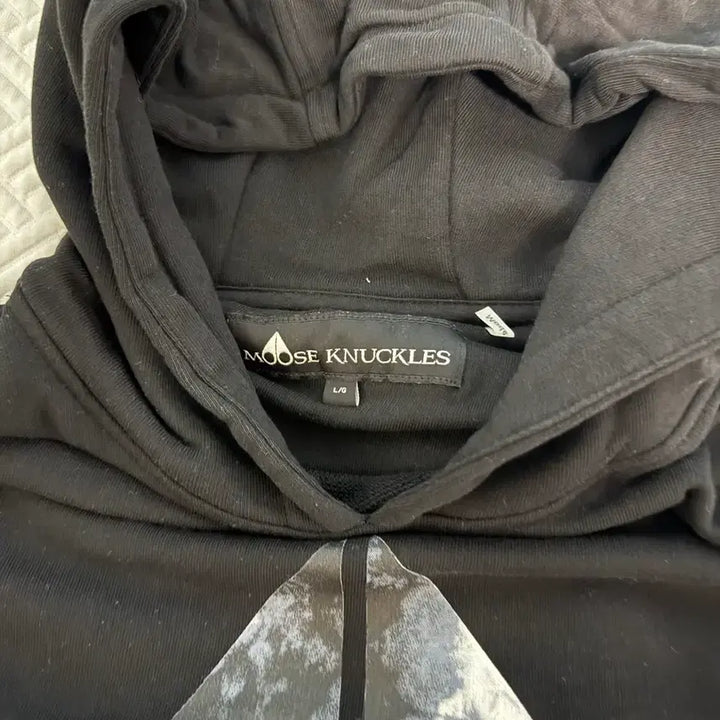 [BUNJANG] MooSnukle Black Hoodie / 무스너클 블랙 후드티