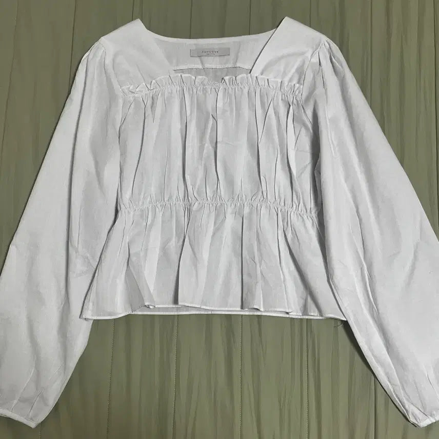 [BUNJANG] White Square Neck Shirred Cropped Blouse / 화이트 스퀘어넥 셔링 크롭 블라우스