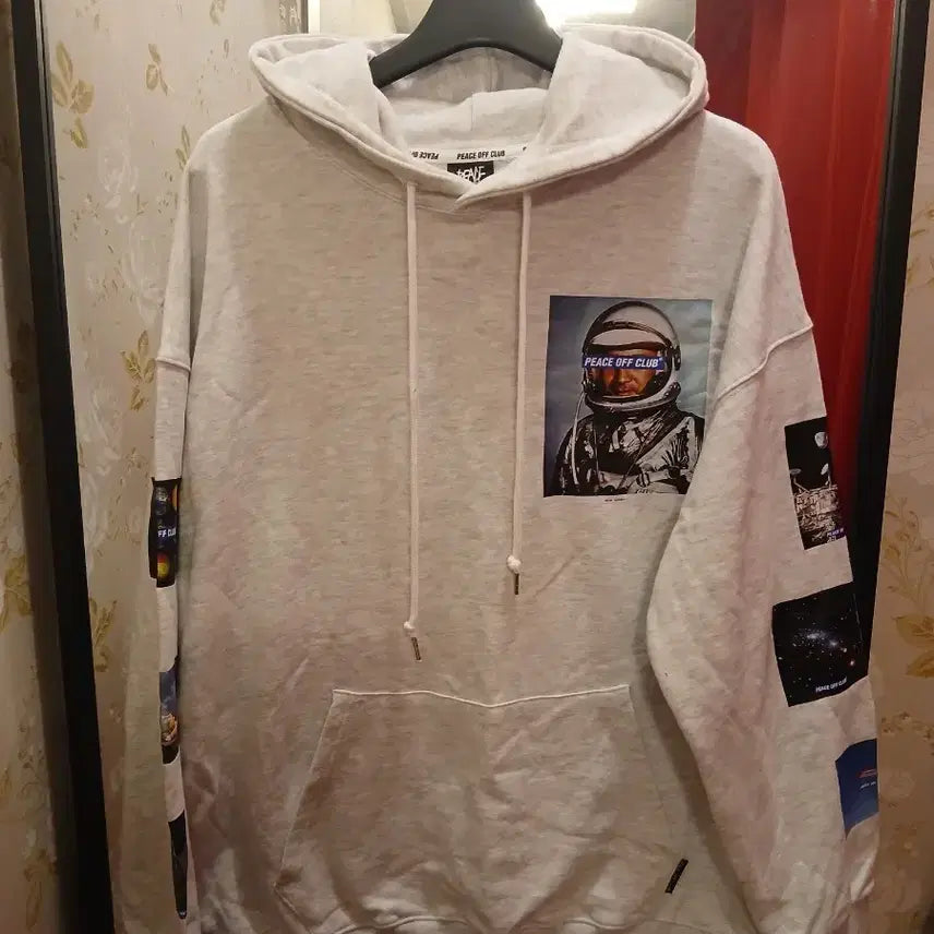 [BUNJANG] Off Club Space Graphic Hoodie Sweatshirt White / 7/54 피스 오프 클럽 스페이스그래픽_후드 스웨트셔츠 화이트