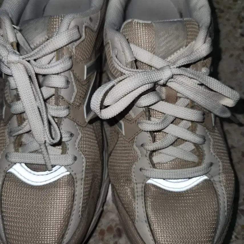 [BUNJANG] New Balance Beige Sneakers Size 255 / 뉴발란스 운동화 베이지 255사이즈입니다