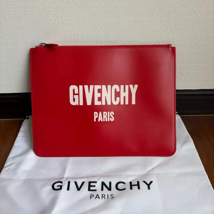 [BUNJANG] Givenchy Logo Leather Clutch / 지방시 로고 가죽클러치
