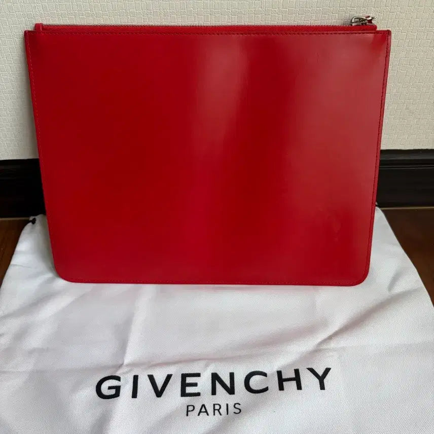 [BUNJANG] Givenchy Logo Leather Clutch / 지방시 로고 가죽클러치