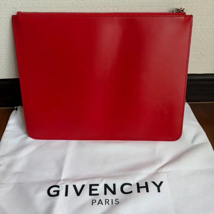 [BUNJANG] Givenchy Logo Leather Clutch / 지방시 로고 가죽클러치