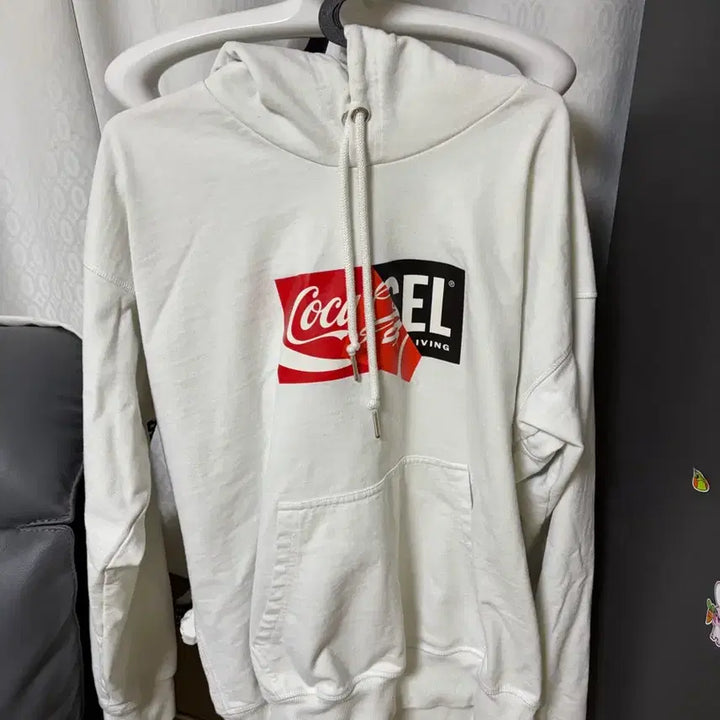 [BUNJANG] Diesel x Coca-Cola Collaboration White Hoodie / 디젤 코카콜라 콜라보 화이트 후드티