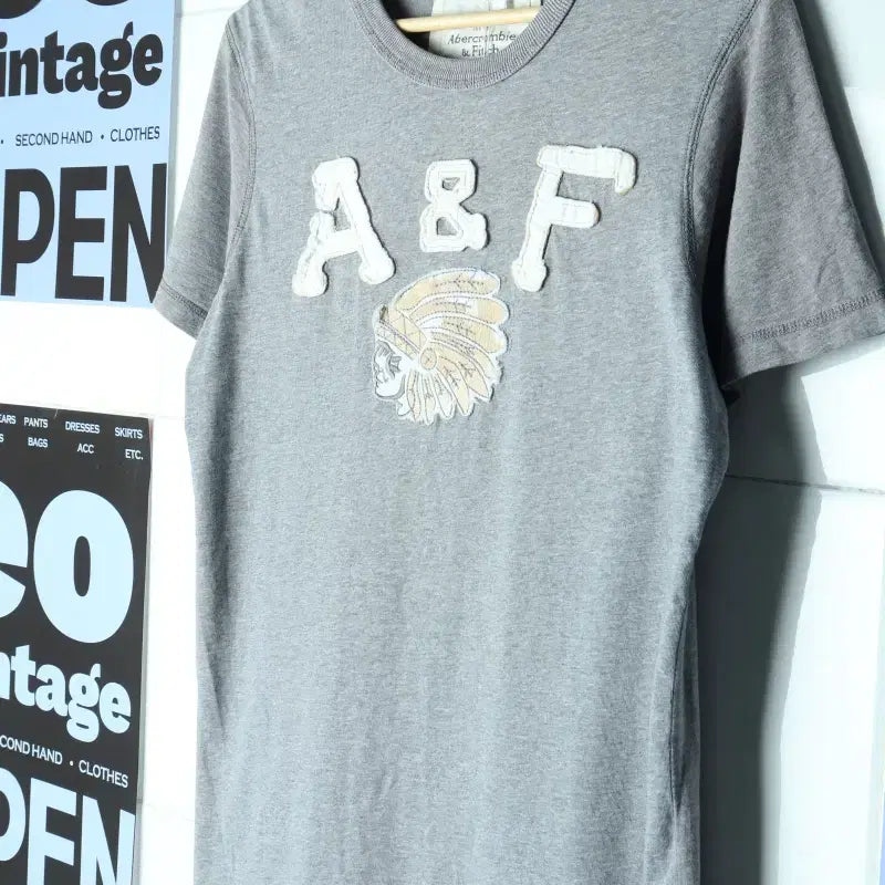 [BUNJANG] Abercrombie &amp; Fitch Short Sleeve T-Shirt Grey Y2K / (M-L) 아베크롬비 반팔 티셔츠 Y2K 유행 그레이 희귀-7574