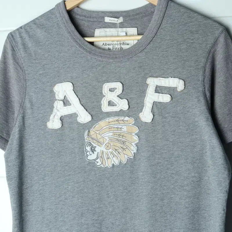 [BUNJANG] Abercrombie &amp; Fitch Short Sleeve T-Shirt Grey Y2K / (M-L) 아베크롬비 반팔 티셔츠 Y2K 유행 그레이 희귀-7574