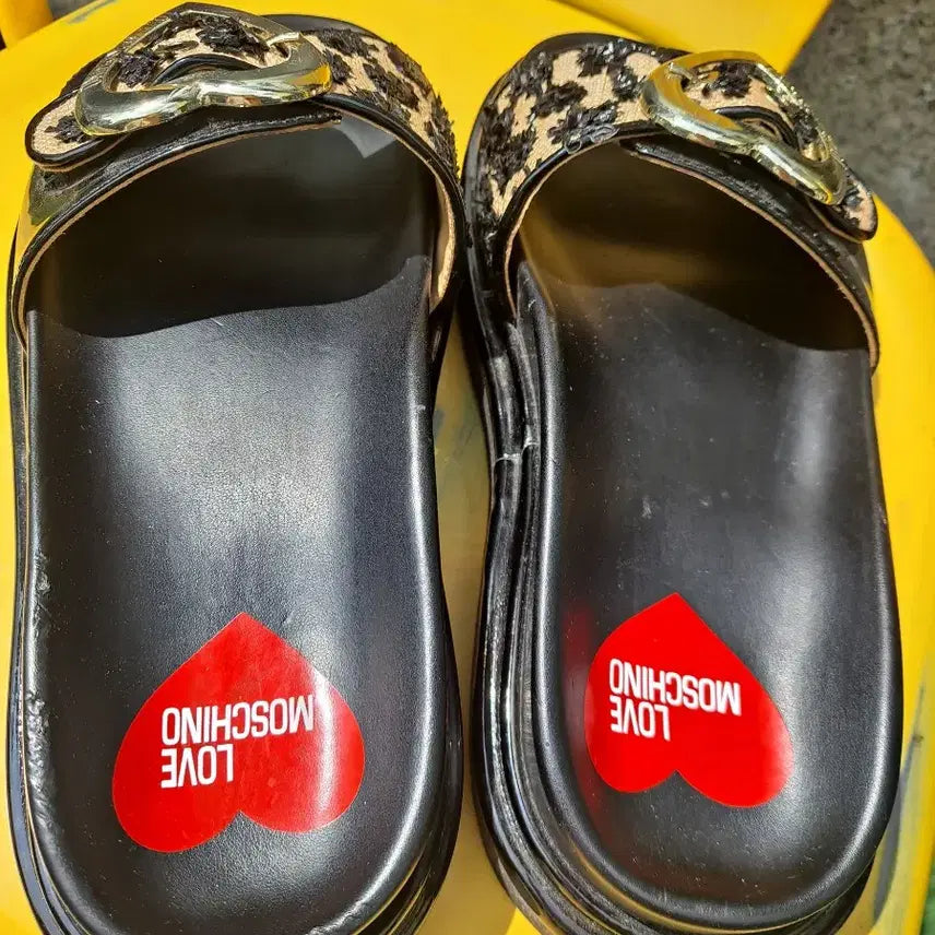 [BUNJANG] Love Moschino Heart Buckle Slides / 러브 모스키노 하트 버클 슬리퍼