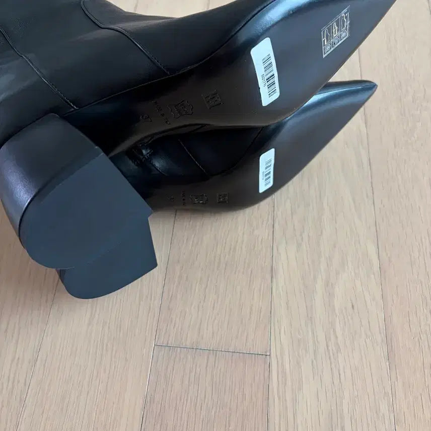 [BUNJANG] Escada Black Leather Ankle Boots / 에스카다 블랙 레더 앵클부츠