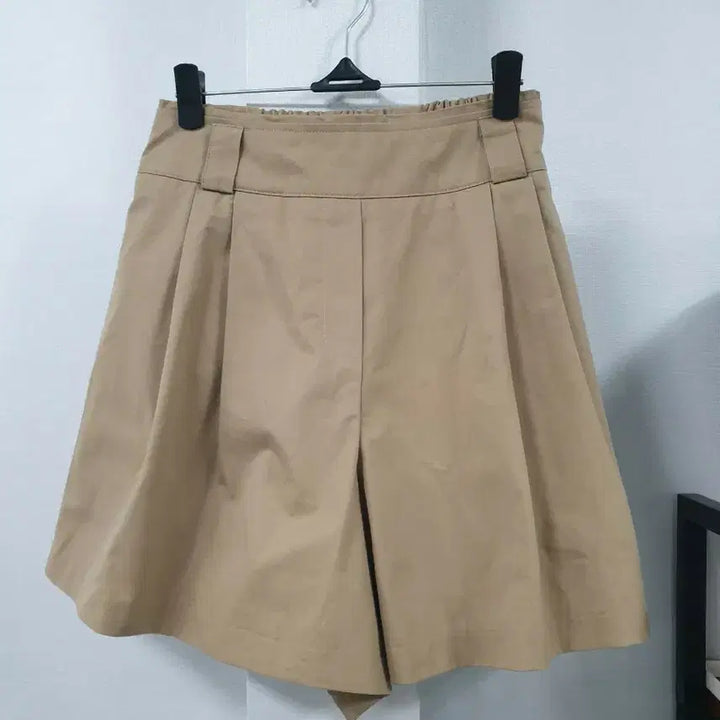 [BUNJANG] PRIVIE Beige Pleated Shorts / PRIVIE 베이지 플리츠 반바지