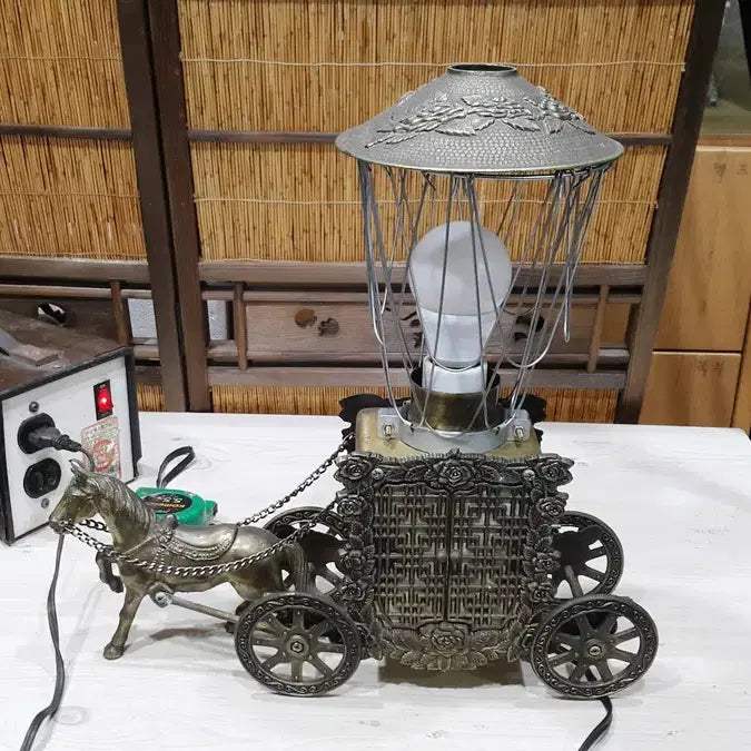 [BUNJANG] 1970s US Stagecoach Metal Lamp / 1970 역마차 모양의 미국 금속 스탠드