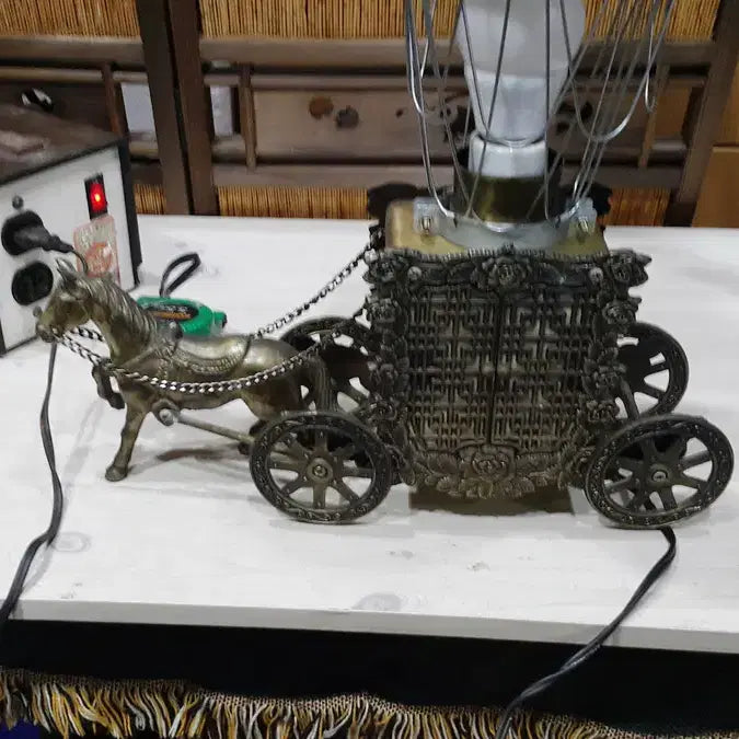 [BUNJANG] 1970s US Stagecoach Metal Lamp / 1970 역마차 모양의 미국 금속 스탠드