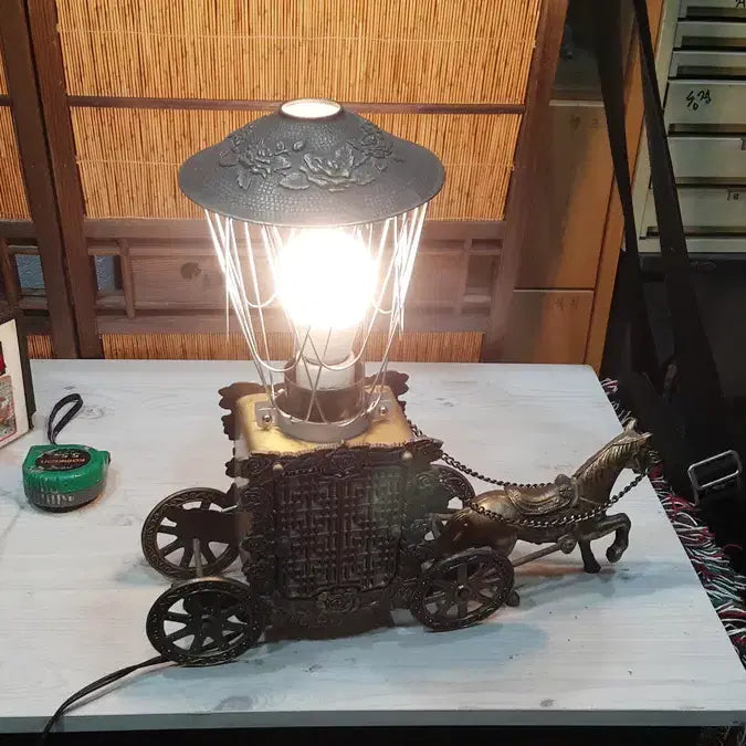 [BUNJANG] 1970s US Stagecoach Metal Lamp / 1970 역마차 모양의 미국 금속 스탠드