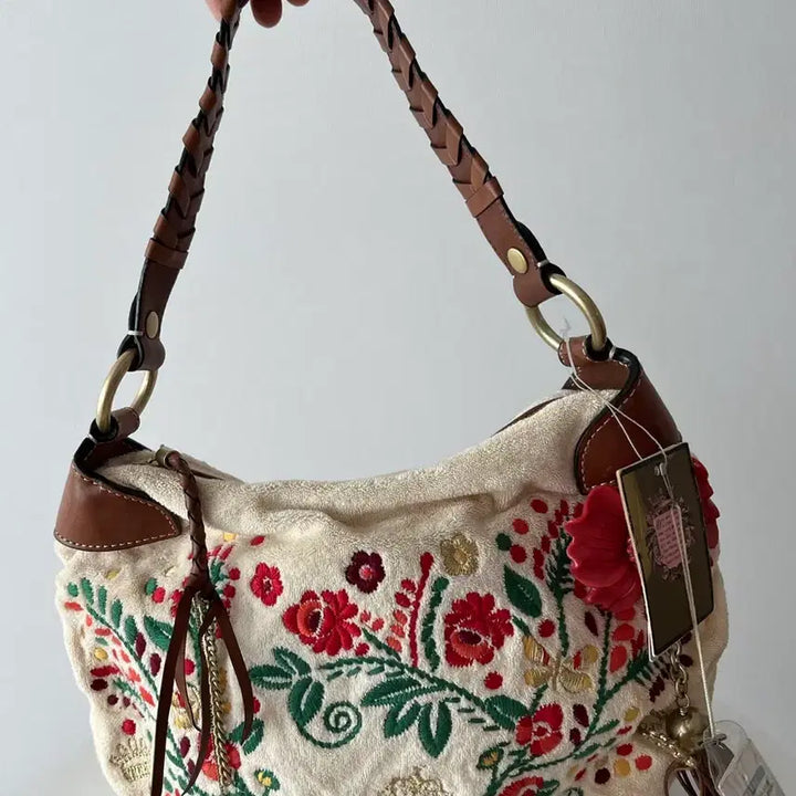 [BUNJANG] Juicy Couture Embroidered Shoulder Bag Ivory / 쥬시꾸뛰르 가방 보호 자수 숄더백