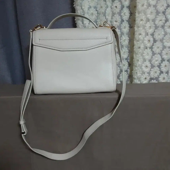 [BUNJANG] Couronne Ivory Leather Tote Bag with Strap / 쿠론 아이보리 가죽 토트백 + 스트랩