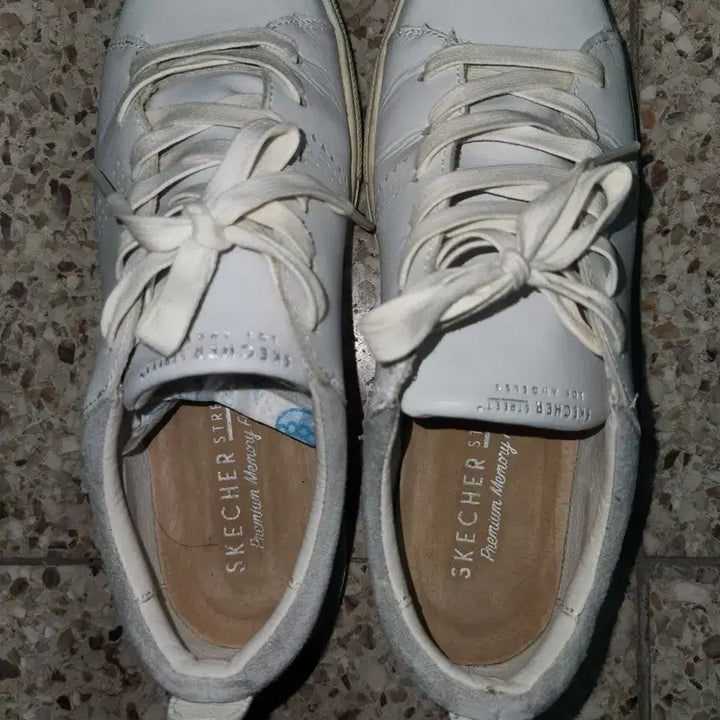 [BUNJANG] Skechers White Sneakers 225 / 스케쳐스 흰색 스니커즈 운동화 225사이즈입니다