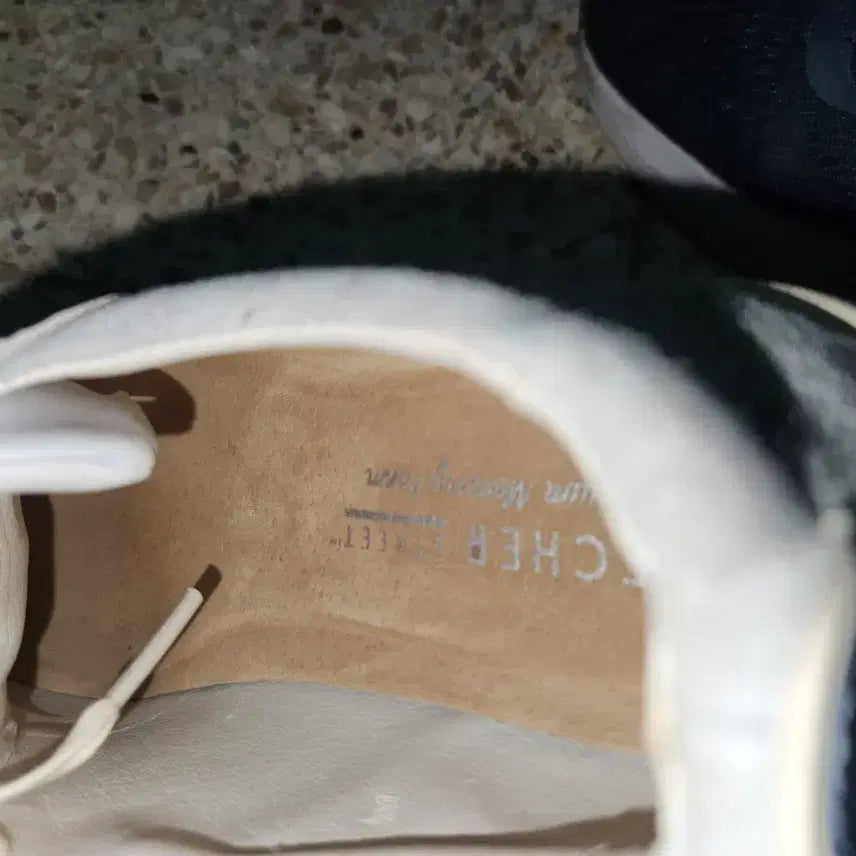 [BUNJANG] Skechers White Sneakers 225 / 스케쳐스 흰색 스니커즈 운동화 225사이즈입니다
