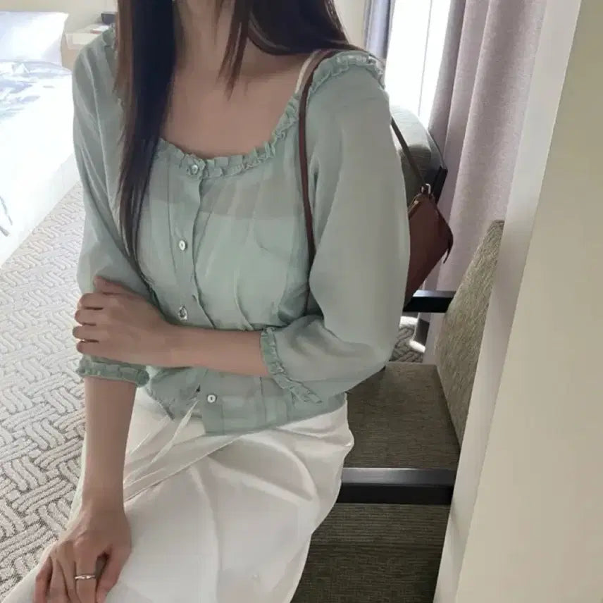 [BUNJANG] Mint Blouse for Wedding Guest and Date Looks / 여름하객룩 / 블라우스 / 데이트룩