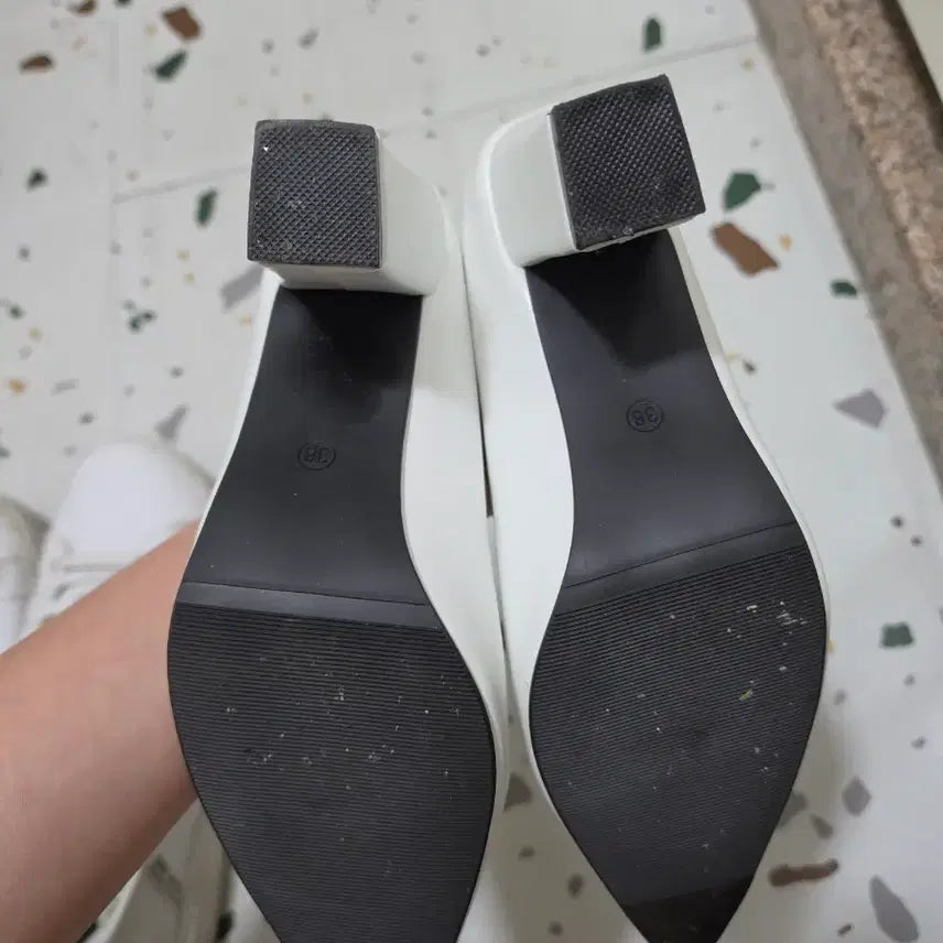 [BUNJANG] White Wedding Pumps Heels - Size 240mm / 화이트 웨딩슈즈 240