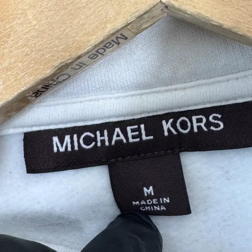 [BUNJANG] Michael Kors White Half-Zip Sweatshirt M / 마이클코어스 화이트 반집업 맨투맨 M