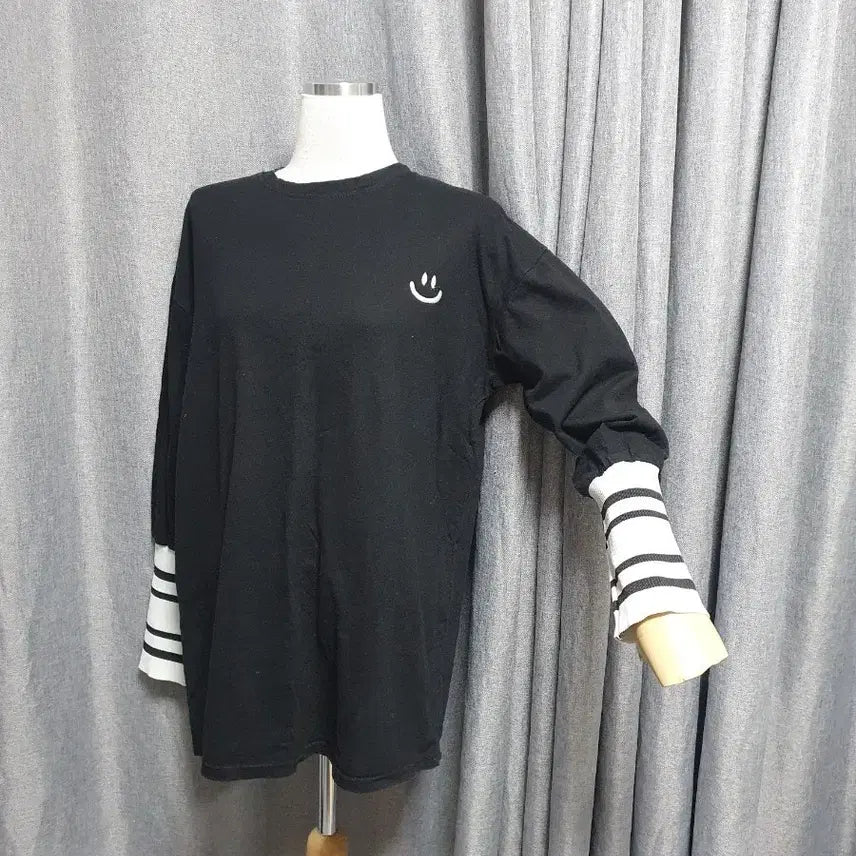 [BUNJANG] Smiley Face T-Shirt with Ribbed Cuffs / 소매시보리단 스마일 티셔츠