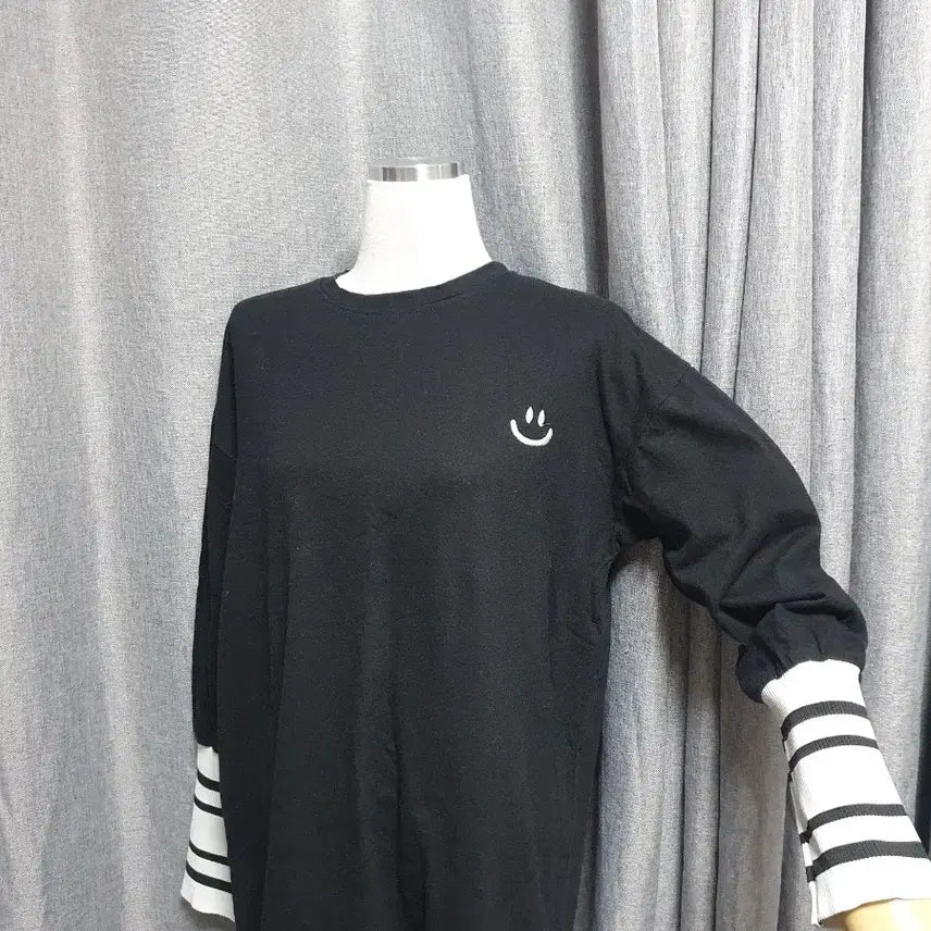 [BUNJANG] Smiley Face T-Shirt with Ribbed Cuffs / 소매시보리단 스마일 티셔츠