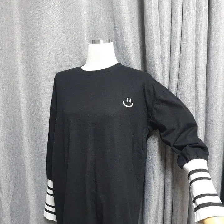 [BUNJANG] Smiley Face T-Shirt with Ribbed Cuffs / 소매시보리단 스마일 티셔츠