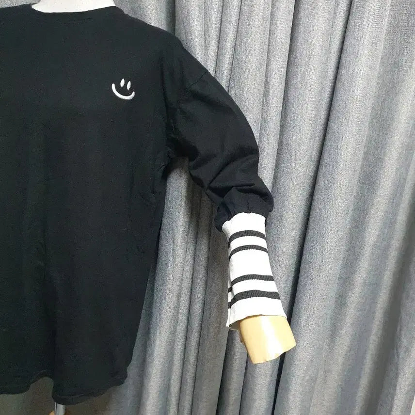 [BUNJANG] Smiley Face T-Shirt with Ribbed Cuffs / 소매시보리단 스마일 티셔츠