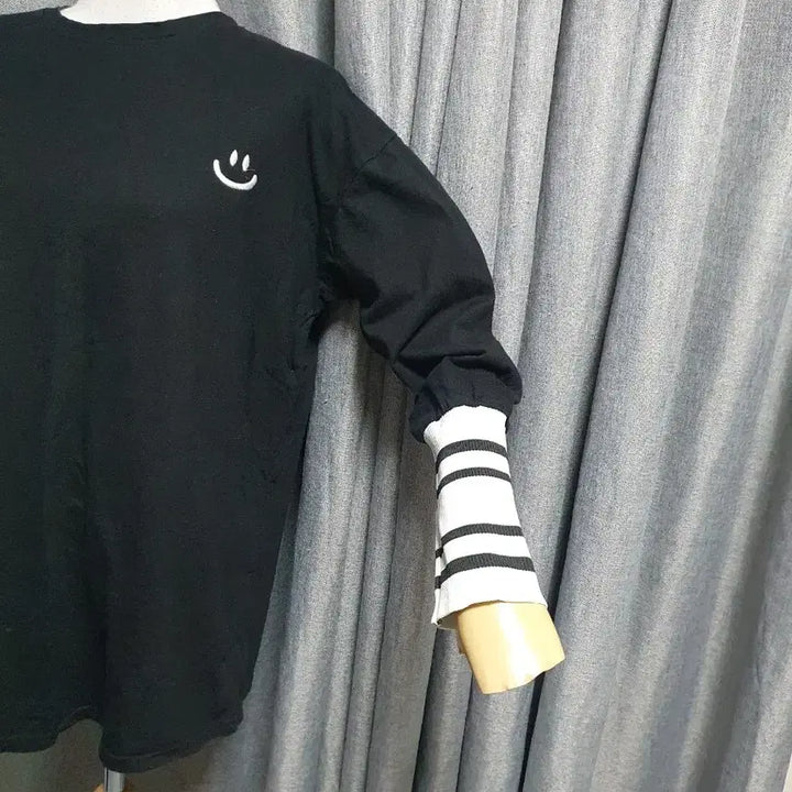 [BUNJANG] Smiley Face T-Shirt with Ribbed Cuffs / 소매시보리단 스마일 티셔츠
