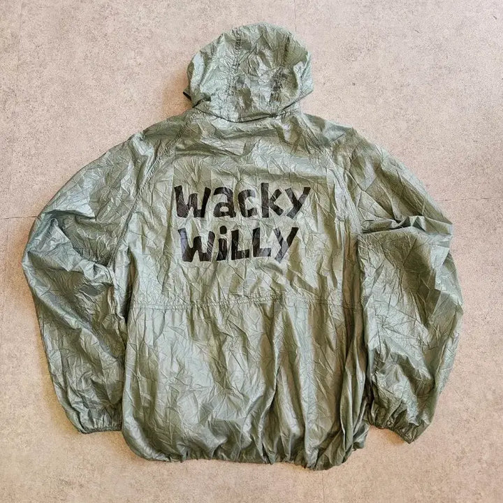 [BUNJANG] Wackywilly Light Lettering Windbreaker Olive Green / 와키윌리 라이트 레터링 윈드브레이커 올리브 그린