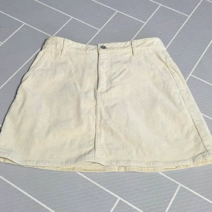[BUNJANG] Uniqlo Ivory Corduroy Skirt (New) / 유니클로 아이보리 코듀로이 스커트(새상품)
