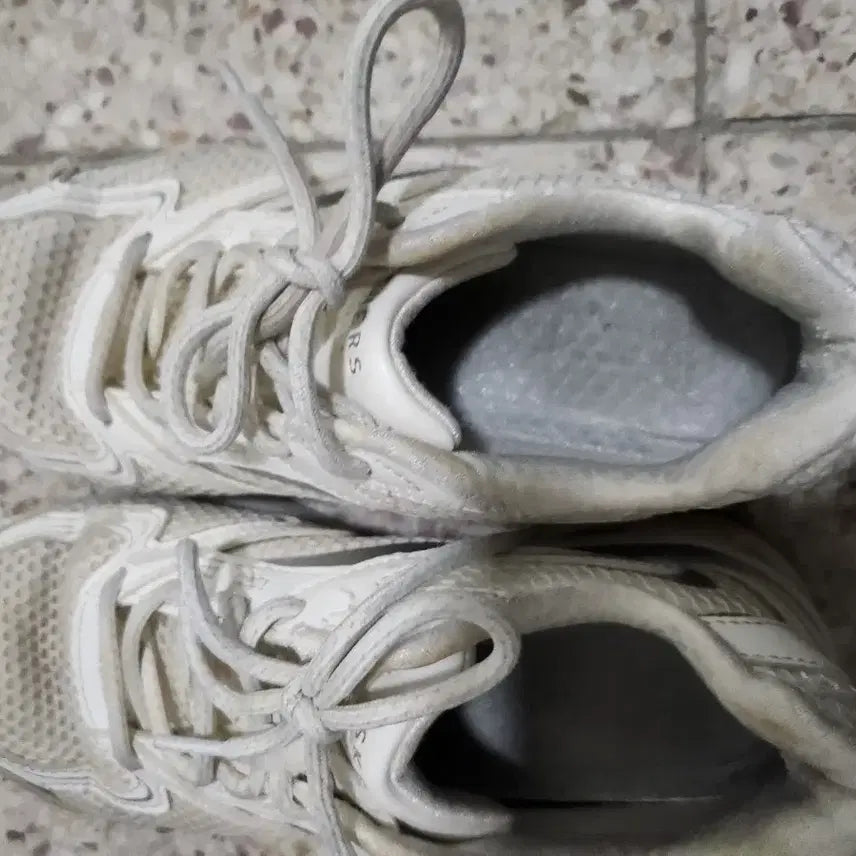 [BUNJANG] Skechers White Sneakers Size 230 / 스케쳐스 흰색 운동화 230사이즈입니다