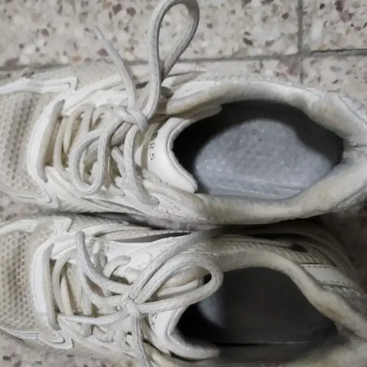 [BUNJANG] Skechers White Sneakers Size 230 / 스케쳐스 흰색 운동화 230사이즈입니다