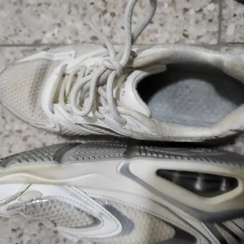 [BUNJANG] Skechers White Sneakers Size 230 / 스케쳐스 흰색 운동화 230사이즈입니다