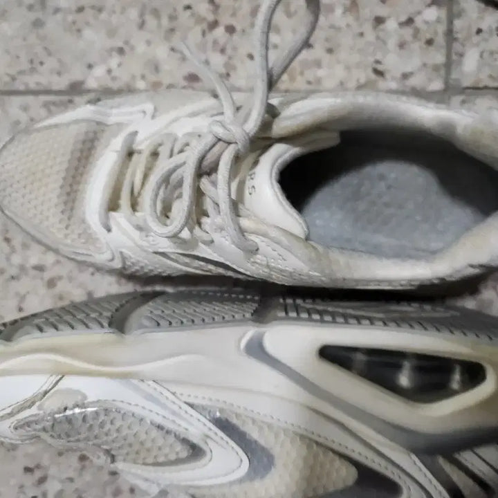 [BUNJANG] Skechers White Sneakers Size 230 / 스케쳐스 흰색 운동화 230사이즈입니다